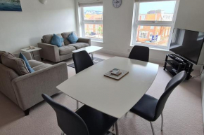 Beautiful 2-bed Apartment on Torquay seafront
